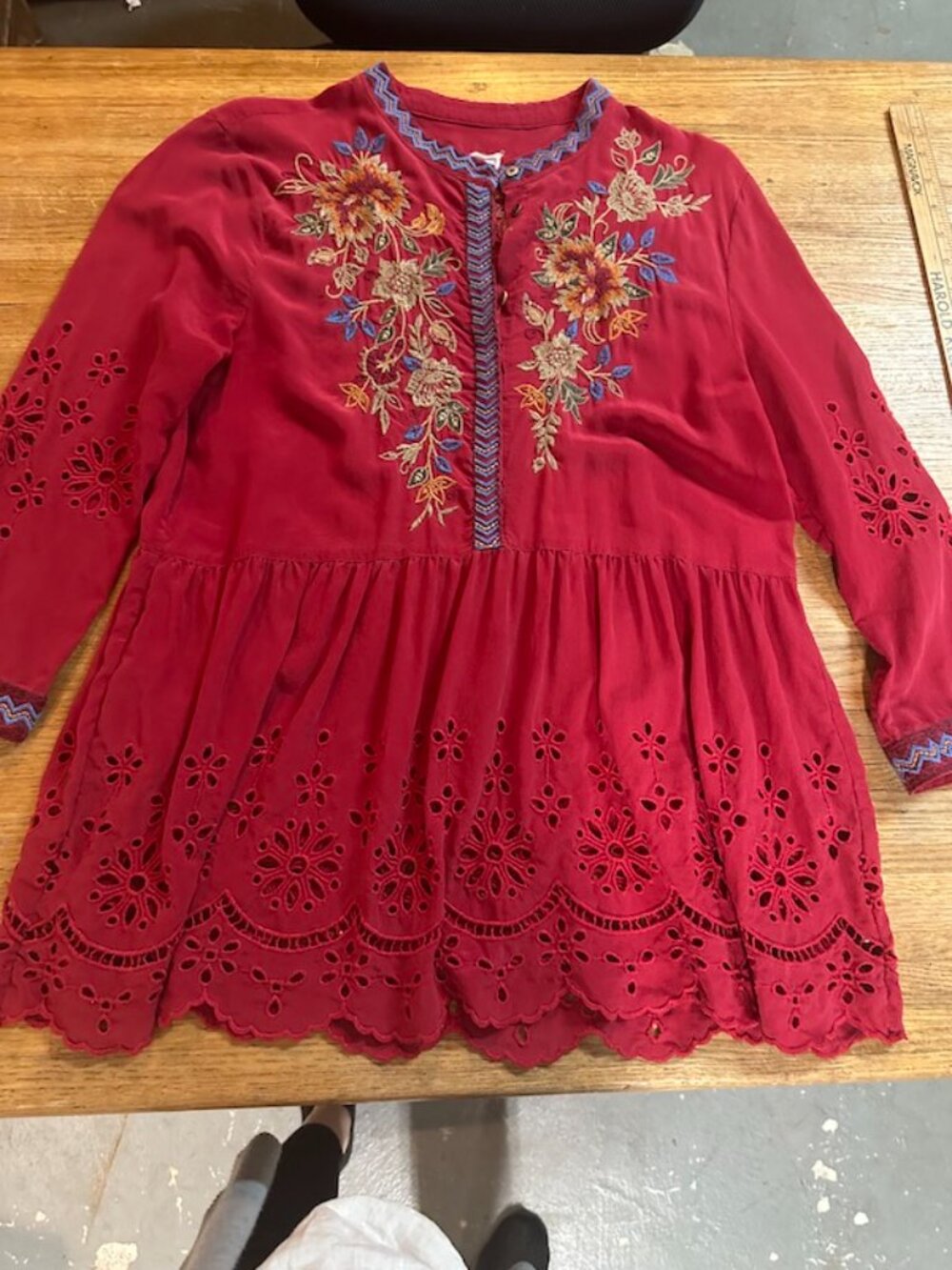 JOHNNY WAS Tunic Top R-MONA TIERED Embroidered/Eyelet RED SILK M Scalloped - Picture 6 of 11
